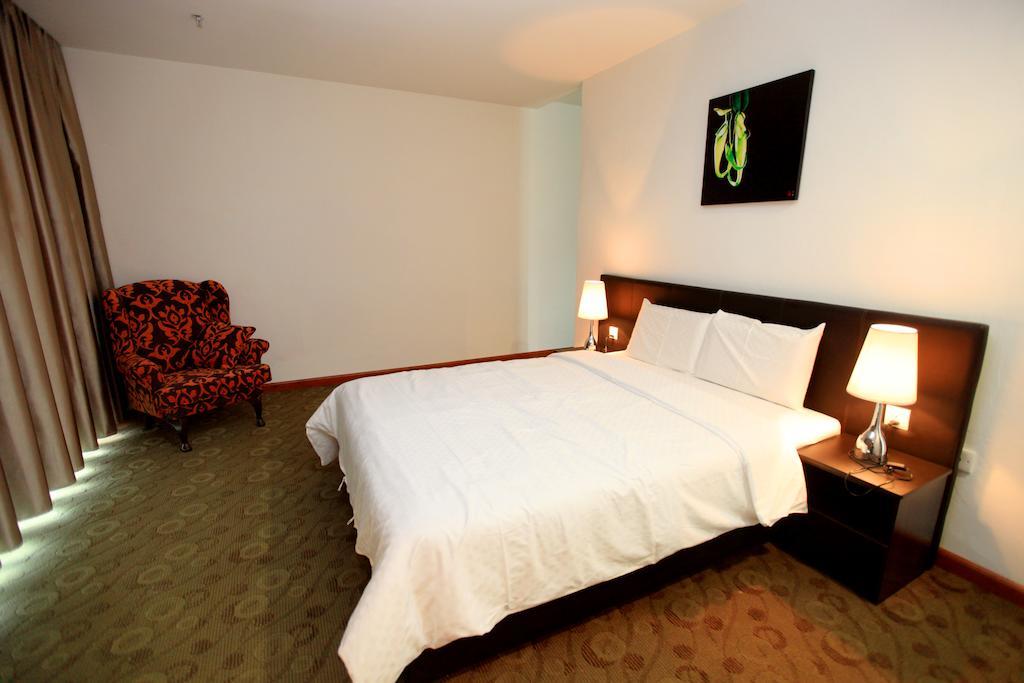 Merdeka Suites Hotel Miri Exterior photo