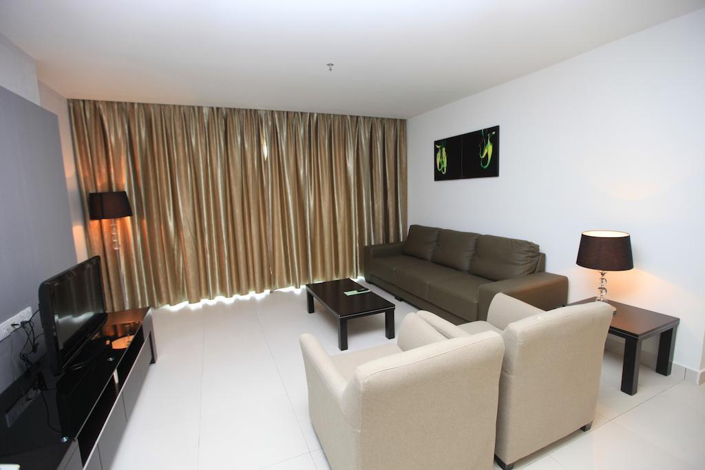 Merdeka Suites Hotel Miri Room photo